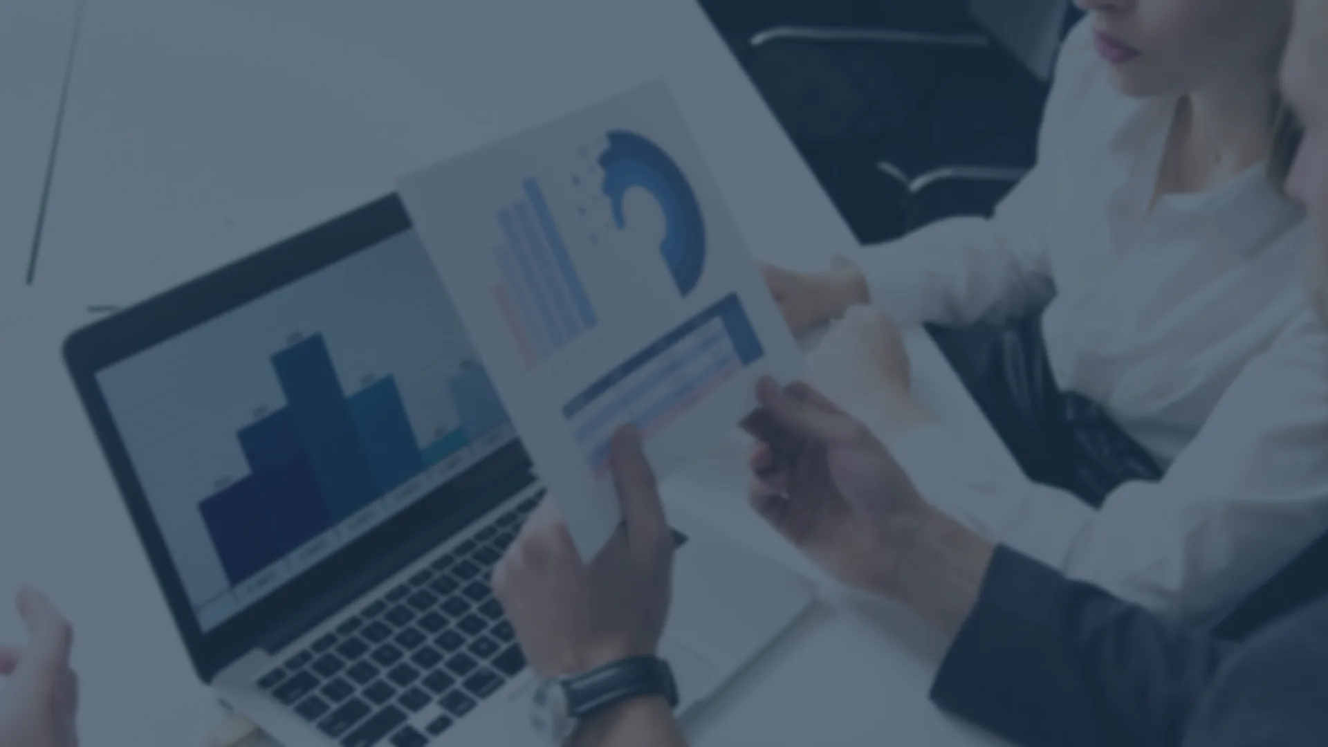 Analisi aziendale con report e dati di sintesi